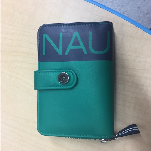 Nautica Multipocket Wallet - Picture 2 of 6